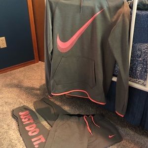 Nike sweatsuit set